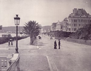 Zentraler Abschnitt der breiten Promenade von French Photographer