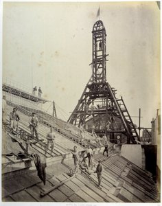 Bau des Pariser Nationalen Diskontkontors (oder CNEP): Arbeiter an Glas und Gerüsten (Mai 1881) von French Photographer