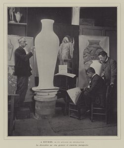 Dekorationswerkstatt in der Porzellanmanufaktur Sèvres, Frankreich von French Photographer