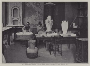 Emaillieren mit dem Pinsel in der Porzellanfabrik von Sèvres, Frankreich