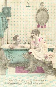 Mädchen, rauchend, spricht mit Mann in der Badewanne von French Photographer