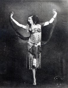 Ida Rubinstein in der Rolle der Salome von French Photographer
