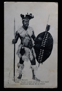 Kiki, Tänzerin, die barfuß auf zerbrochenem Glas auftrat, Buffalo Bill (William Frederick Cody)