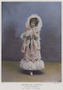 Mademoiselle Filliaux als La Commere in La Revue des Dentelles