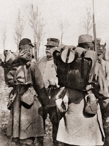 Marschall Joseph Jacques Césaire Joffre inspiziert seine Truppen, aus The Illustrated War News, 1915