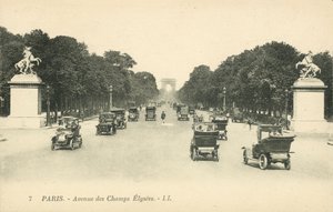 Paris, Avenue des Champs-Élysées von French Photographer