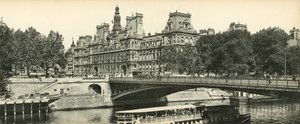 Paris, Das Rathaus und die Arcole-Brücke von French Photographer