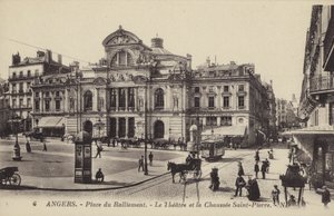 Place du Ralliement, das Theater und die Chaussee Saint-Pierre, Angers, Frankreich von French Photographer