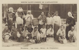 Bewohner eines Waisenhauses der Schwestern von St. Joseph, Mandalay, Burma von French Photographer