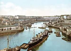 Schiffe am Penfeld-Fluss, Brest, 1890-1900