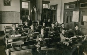 Schreibmaschinenkurs. Postkarte gesendet im Jahr 1913 von French Photographer