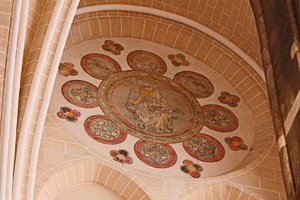 Ansicht einer bemalten Rosette in der westlichsten Bucht, Südseite von French School