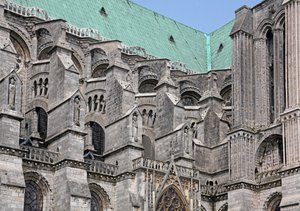 Ansicht der Strebepfeiler auf der Südseite von French School