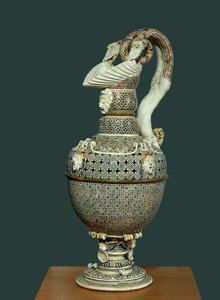 Aiguiere aus feinem Fayence, hergestellt in Saint Porchaire, um 1550 von French School