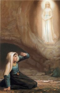 Erscheinung der Jungfrau Maria vor Bernadette Soubirous (1844-1879) in der Grotte von Lourdes, Hautes Pyrenees (65)