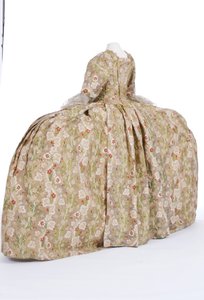 Rückansicht eines Hofkleides, 1760er Jahre