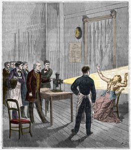 Katalepsie unter dem Einfluss von Licht - Der französische Neurologe Jean Martin Charcot (1825-1893) untersucht das Phänomen der Hypnose bei einem Patienten im Krankenhaus Salpêtrière mit einer Zauberlaterne - Katalepsie - Jean Martin Charcot (1825-1893),  von French School