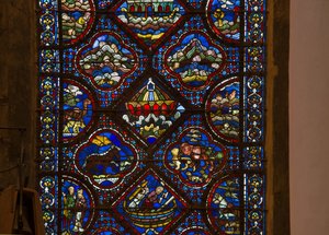 Kathedrale von Chartres, Buntglas: Leben von Noah, Detail der Arche Noah auf den Wellen