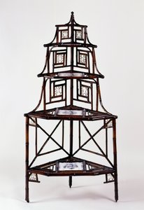 Fernost-Stil Zweites Kaiserreich (Napoleon III) Bambus-Etagere-Pflanzenständer mit französischen Majolikafliesen und vier Ebenen, 2. Hälfte des 19. Jahrhunderts, Frankreich von French School