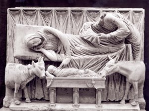 Fragment des Chorschranken, Darstellung der Geburt Christi, aus der Krypta