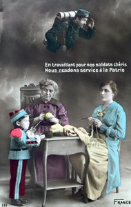 Französische patriotische Postkarte, die die Rolle der Frauen während des Ersten Weltkriegs 1914-18 darstellt, 1915 von French School