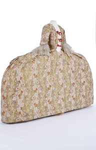 Vorderansicht eines Hofkleides, 1760er Jahre