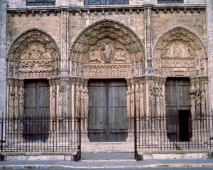 Gotische Architektur: Königstor oder Großes Portal der Westfassade. Kathedrale Notre-Dame de Chartres
