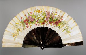 Handfächer mit Blumenmotiven, bemalte Seide und Perlmutt, geschaffen von Felix Alexandre, Paris von French School