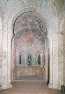 Innenansicht der Apsis mit einem Fresko, das Christus zeigt, wie er St. Peter das Gesetz gibt, in Anwesenheit von Heiligen und Aposteln von French School