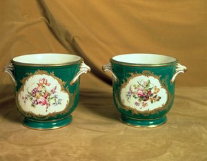 Paar Sevres Eiskühler, aus dem Frederick V Service, 1758