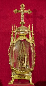 Reliquiar mit der Hand von St. Attalia (ca. 697-741) 12.-15. Jahrhundert (Kupfer, vergoldetes Silber & Bergkristall) von French School