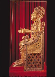 Reliquiarstatue der Heiligen Foy, ca. 980 (Gold, Silber, Holz, Edel- und Halbedelsteine)