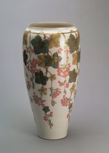 Sevres Vase, mit Überglasurdekor