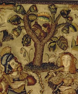 Stumpwork, ein Paar unter einem Baum darstellend, Detail vom Deckel einer Truhe (Seide)