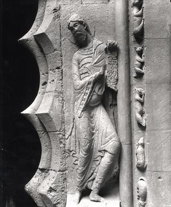 Der Prophet Jesaja, eine Phylakterie entrollend, aus dem Südportal, vor 1125