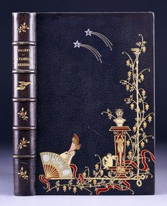 Oberer Buchdeckel mit zwei Sternschnuppen, einer Fackel, Laub, Faun auf Sockel, Putto und einem Bein hinter einem Fächer, 1893