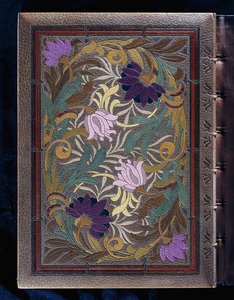 Oberer Buchumschlag, mit semi-naturalistischem Design von Lotus- und Geißblattblüten, 1886