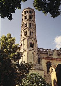 Ansicht des Tour Fenestrelle der Kathedrale von St. Theodorit von French School