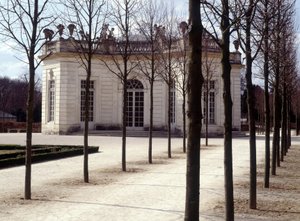 Ansicht des Trianon in Versailles in den Yvelines (78). von French School