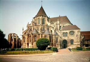 Ansicht der Apsis der Kathedrale Notre-Dame, erbaut ca.1150-1220