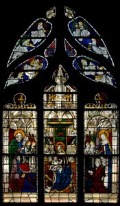 Fenster E3 mit der thronenden Jungfrau und dem Kind: auch die Stifter mit ihren Schutzheiligen (St. Peter und St. Barbara) von French School