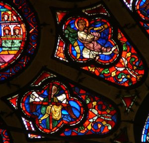 Fenster Ww mit Darstellung eines Engels mit Passionsinstrument - das Kreuz und eines Engels mit Trompete beim Jüngsten Gericht von French School
