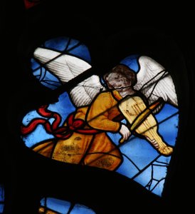 Fenster mit einem musizierenden Engel