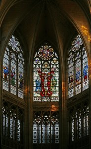 Fenster mit Darstellung des Ostendes des Chors von French School