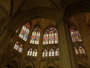 Fenster, das die südöstliche Ecke des Chors darstellt