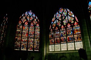 Die Südseite des Kirchenschiffs mit den Fenstern w4 und w6