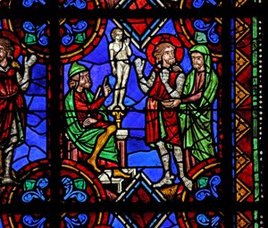 Fenster w06, Darstellung der Geschichte des Heiligen Julian von Brioude - Heiliger Ferreol, ein Freund von Julian, der während der Diokletianischen Verfolgungen starb, wird gezwungen, Götzen zu verehren