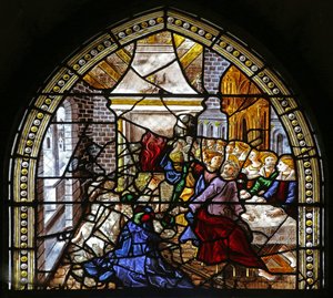 Fenster w16, Darstellung von St. Thomas in Indien wird zur Hochzeit von Pelagius eingeladen, wird von einem Diener geschlagen - der wiederum von einem Löwen gefressen wird. Ein Hund bringt den Arm des Dieners