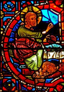 Fenster w17 Darstellung einer Szene aus dem Leben der Heiligen Maria Magdalena - die Heilige wäscht die Füße Christi