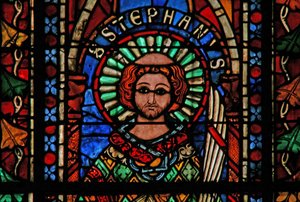 Fenster w201, St. Stephanus darstellend von French School